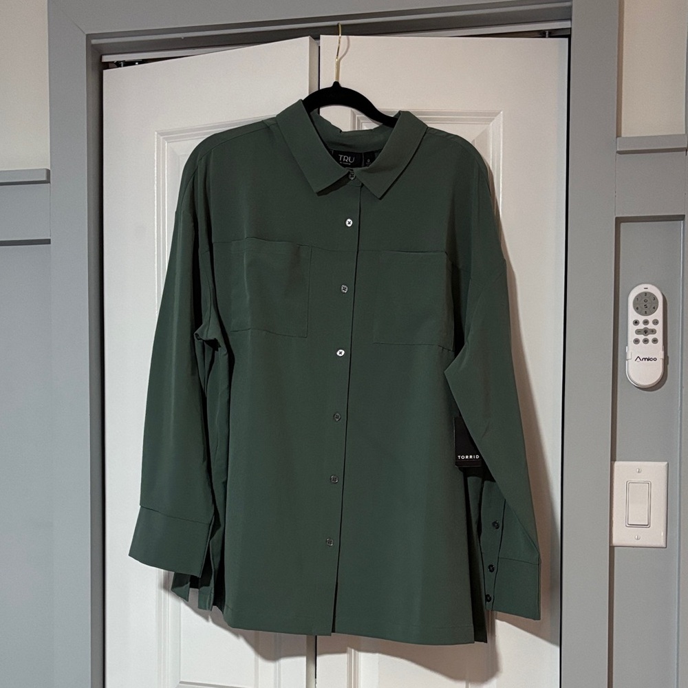 NWT TRU by Torrid Green Button-Up Shirt